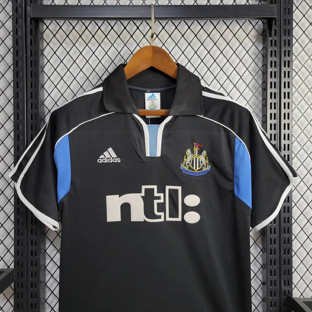 Newcastle 00/01 Away Kit
