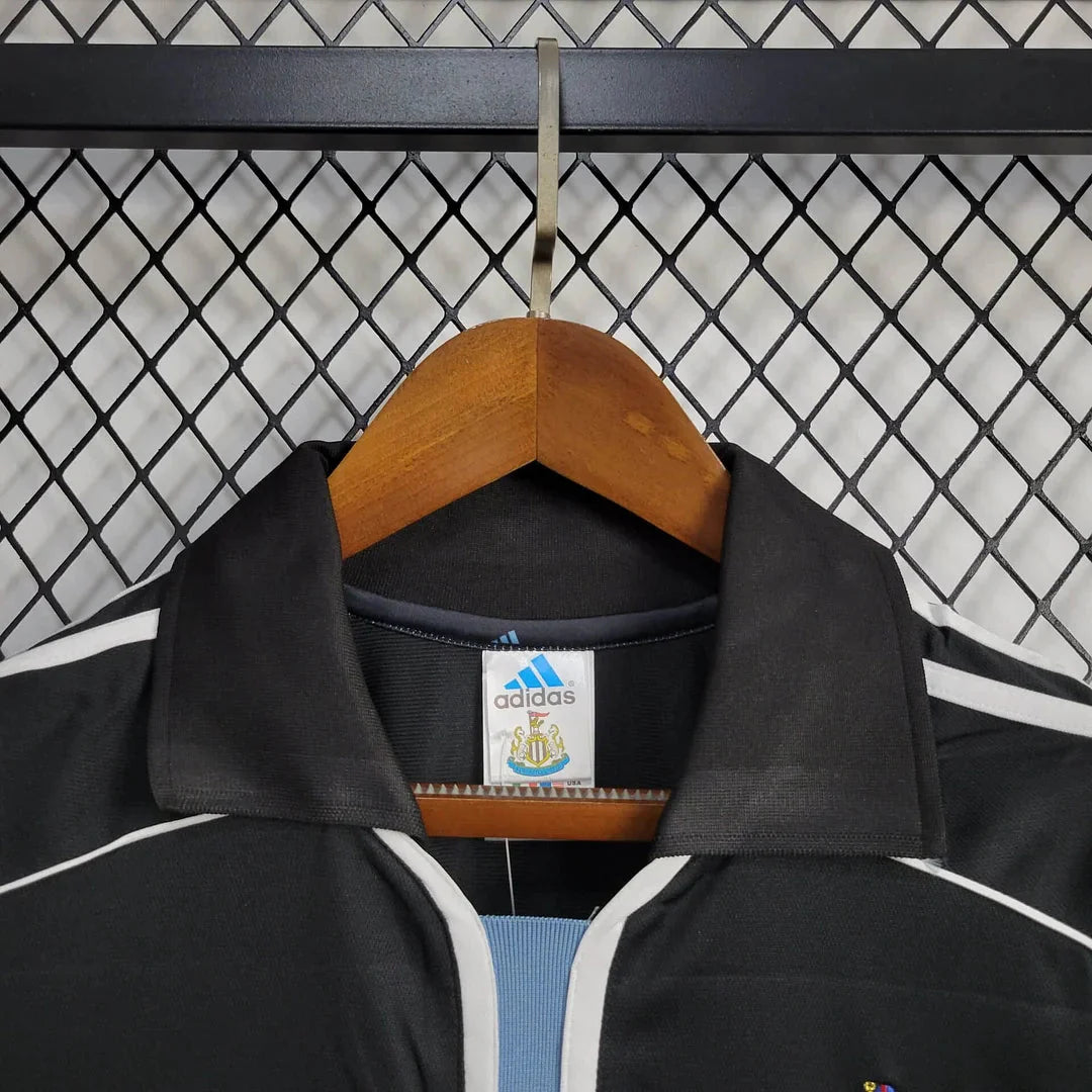 Newcastle 00/01 Away Kit