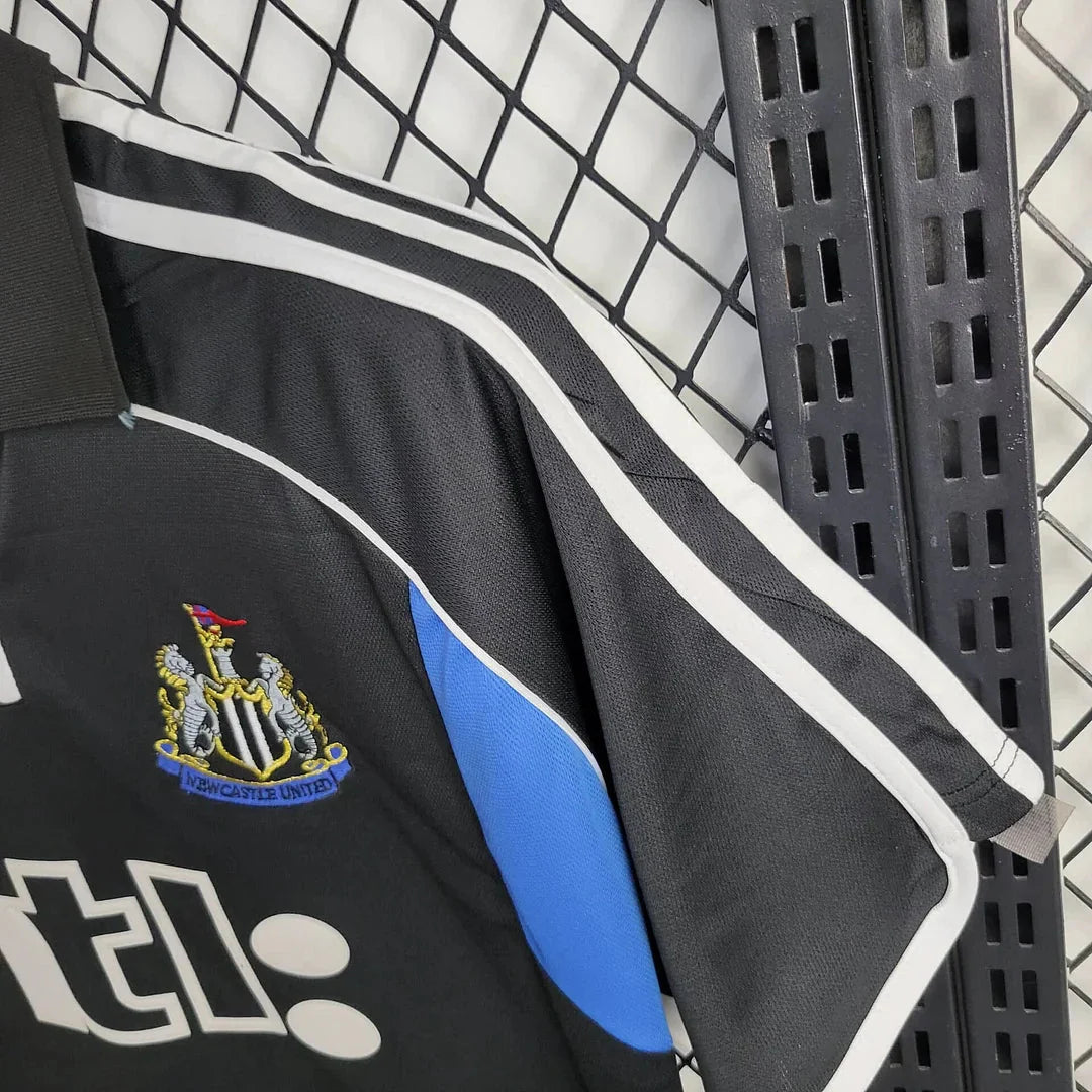 Newcastle 00/01 Away Kit