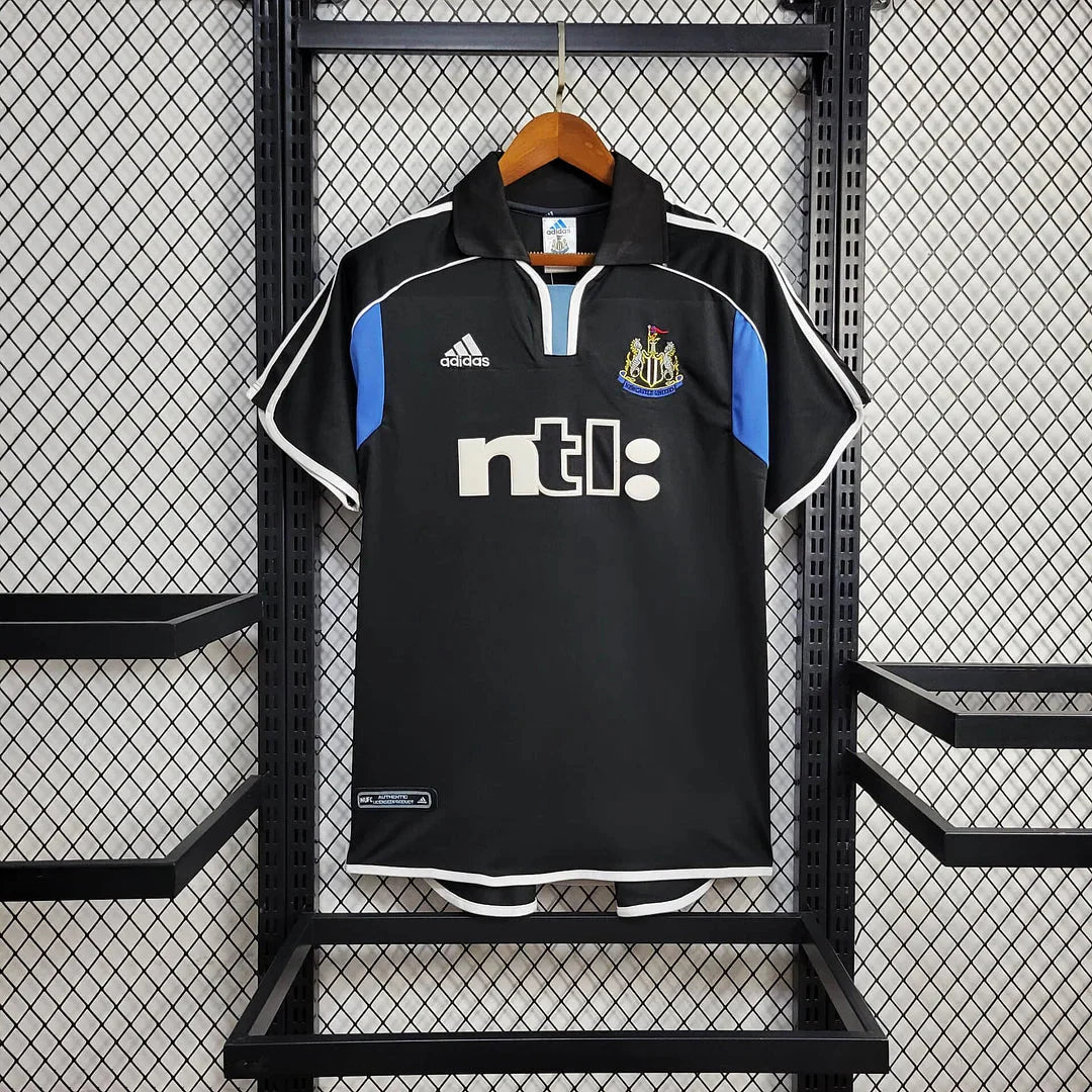 Newcastle 00/01 Away Kit