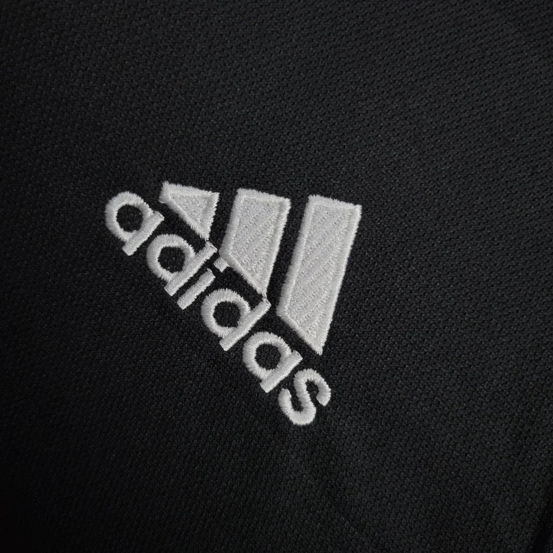 Newcastle 00/01 Away Kit